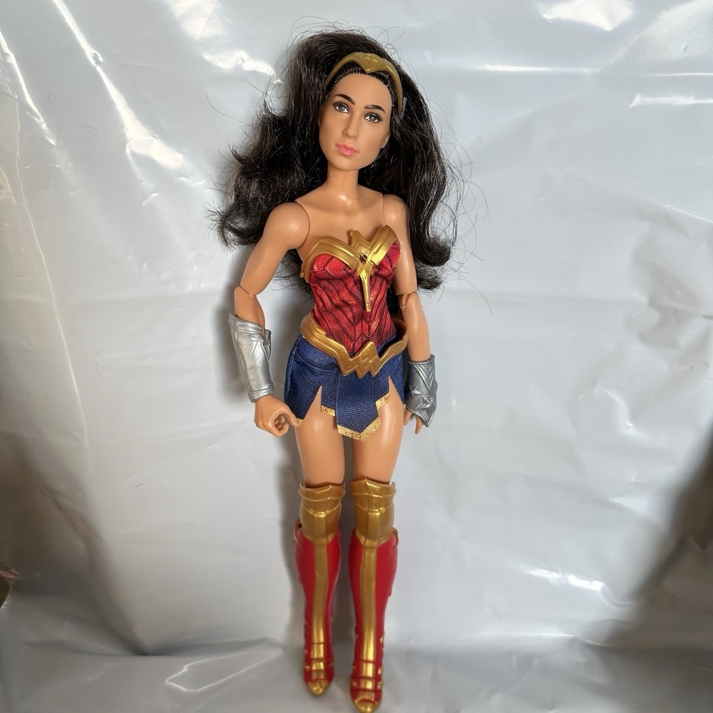 Wonder Woman Doll 2016 DC Comics Mattel Gal Gadot Figure Action Dawn Of Justice - Picture 4 of 4